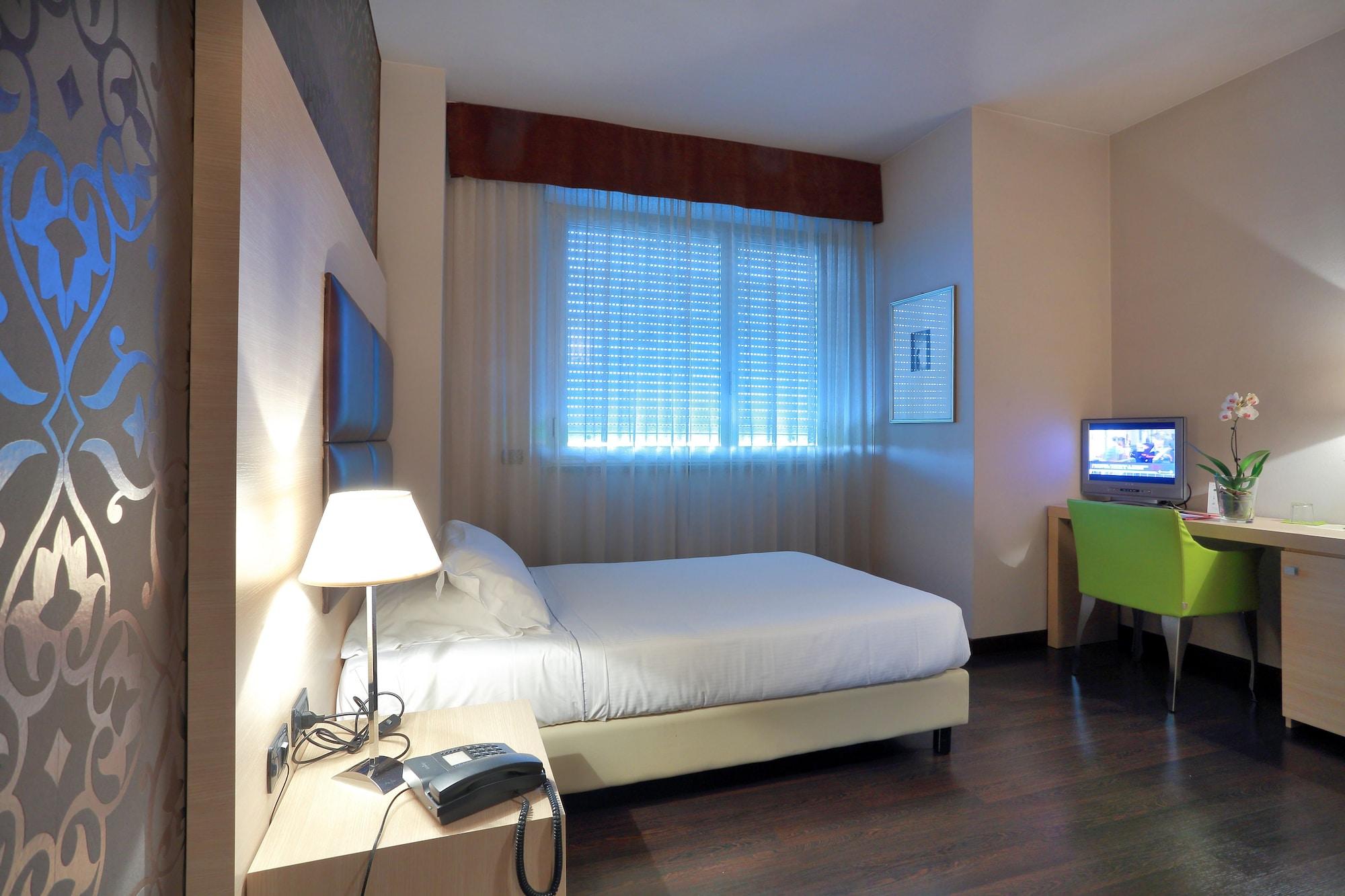 Hotel La Torretta Bollate Bagian luar foto
