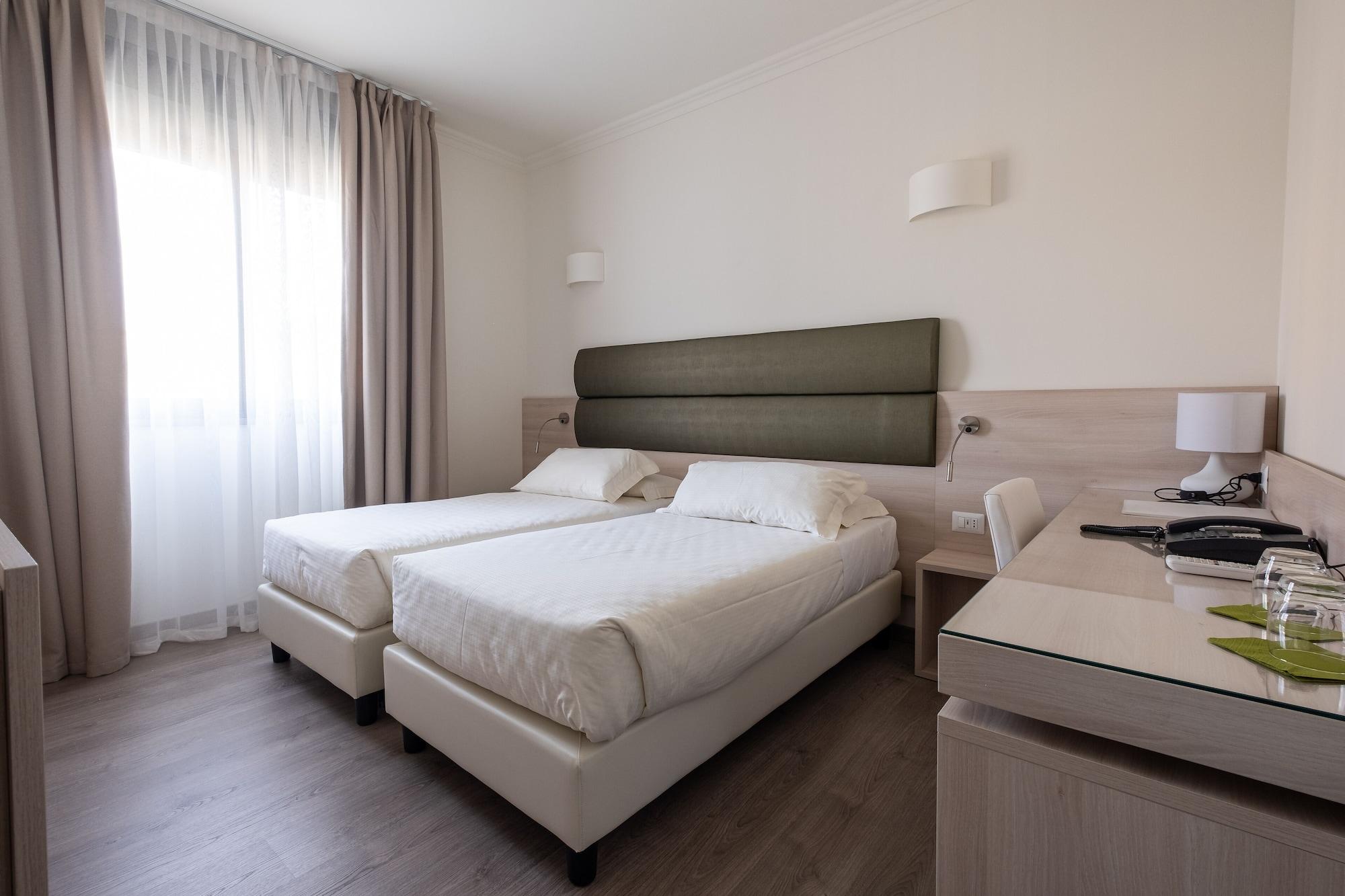 Hotel La Torretta Bollate Bagian luar foto
