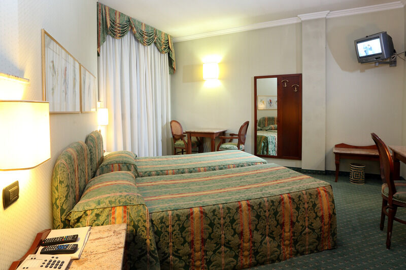 Hotel La Torretta Bollate Bagian luar foto